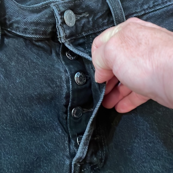 Levi’s 501 Black Women’s Shorts Cut Offs Raw Hem ButtonFly Size Tag 31 - Picture 4 of 13